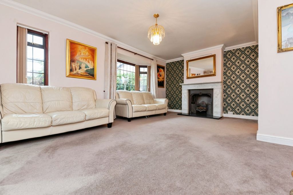 Property photo 2 of 17 Lounge