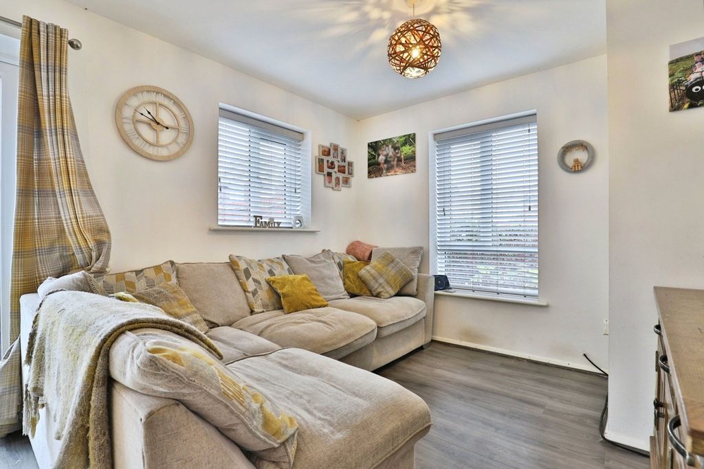 Property photo 2 of 12 Pbox-Img.Jpg