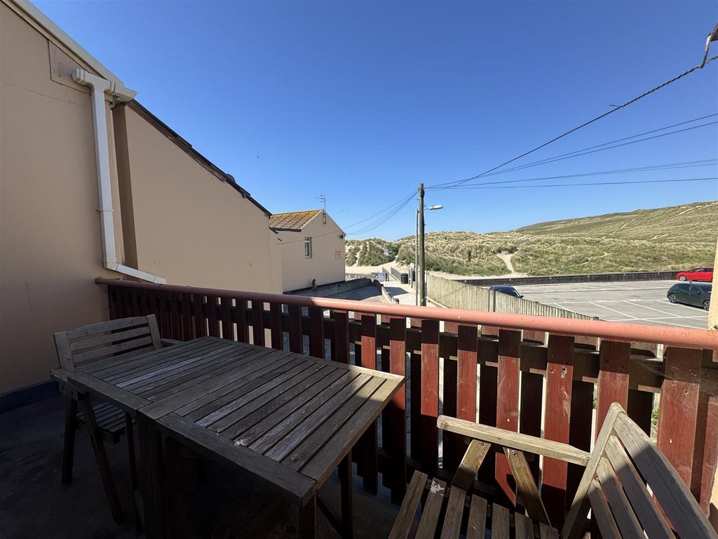 Property photo 2 of 10 Balcony