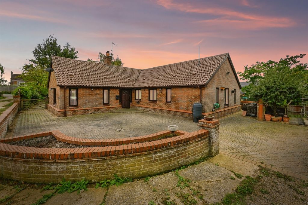 Property photo 2 of 28