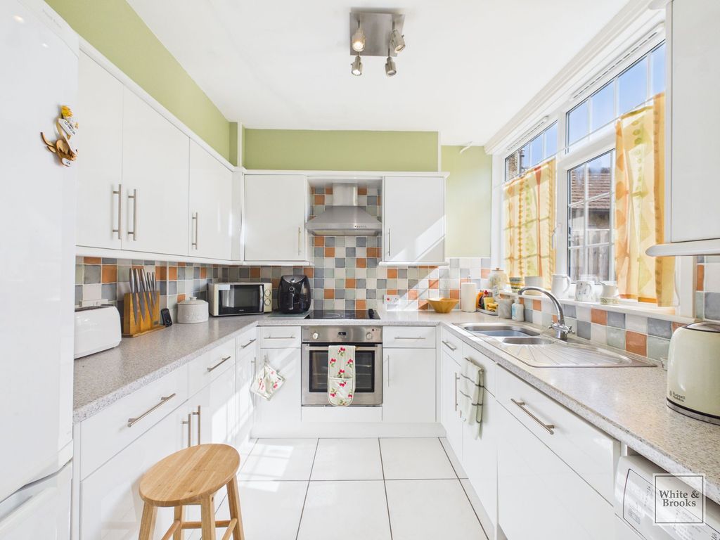 Property photo 3 of 23 Kitchen