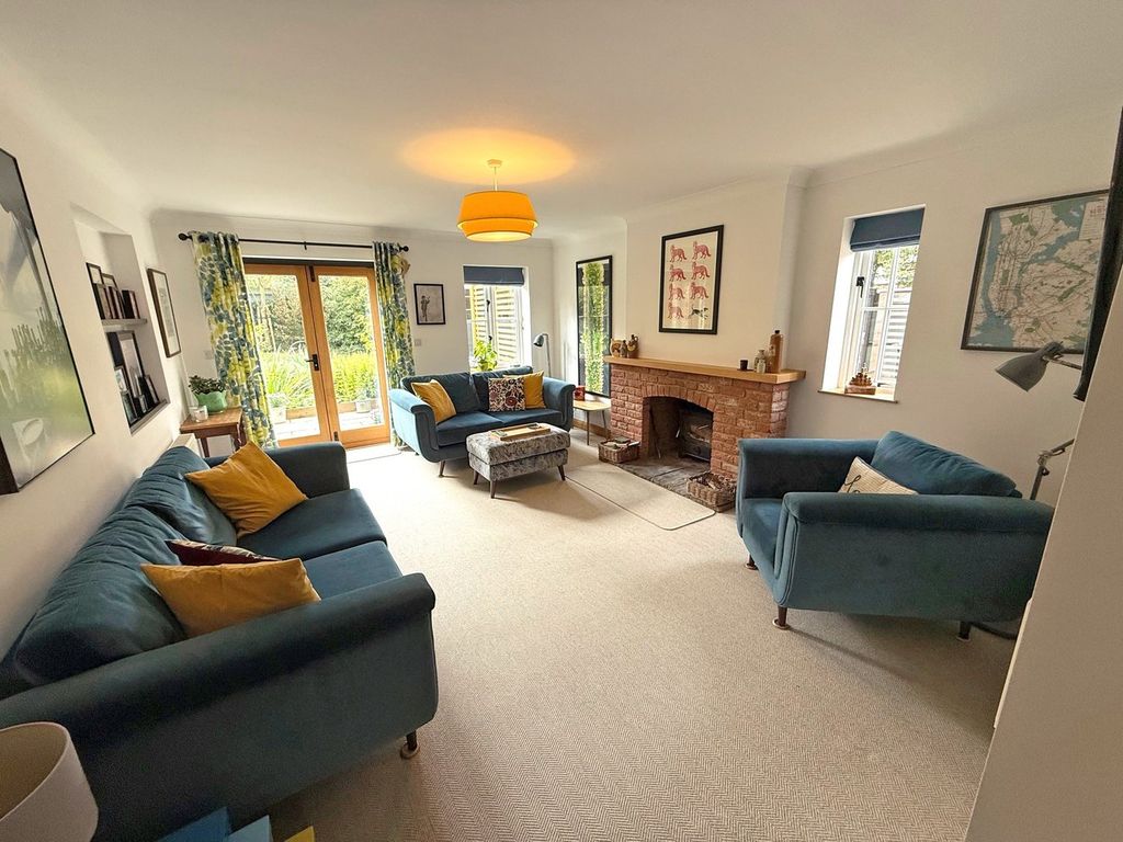 Property photo 2 of 19