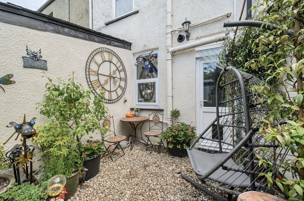 Property photo 3 of 13 1318497-4-685Ebcb...