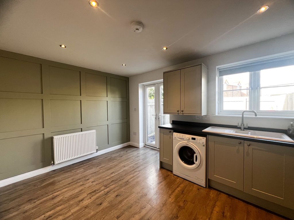 Property photo 3 of 12 Kitchen