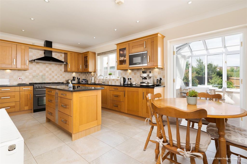 Property photo 2 of 16
