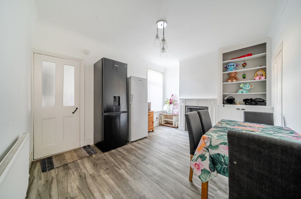 Property photo 3 of 10 1417476-1-699F3E4...