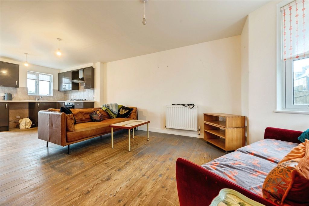 Property photo 3 of 17 Picture No. 23