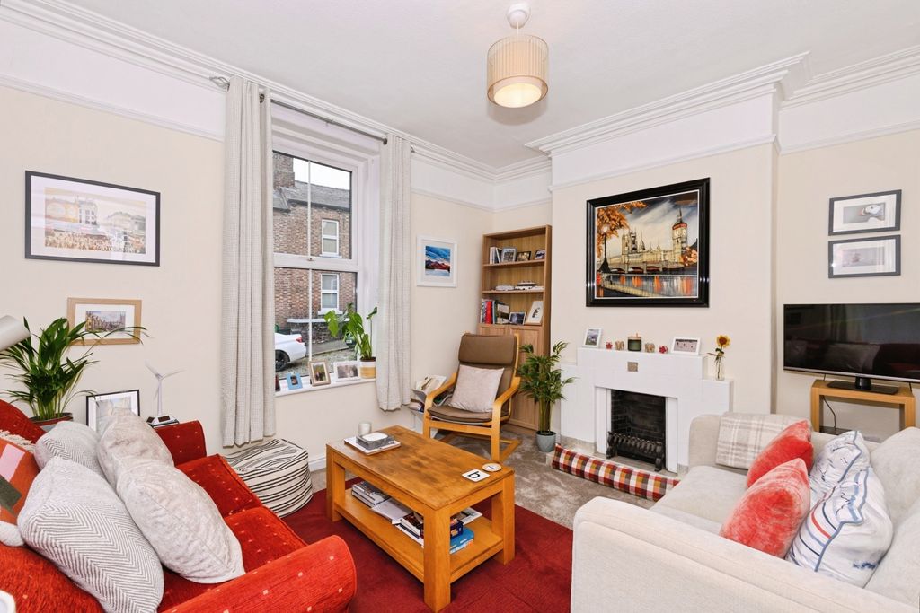 Property photo 2 of 10 Living Room
