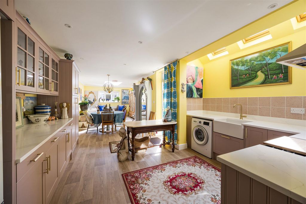 Property photo 3 of 37 Castleton Road, E17