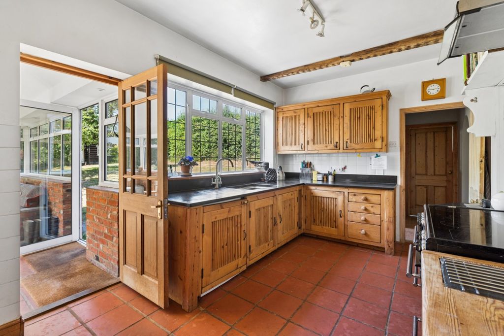 Property photo 3 of 21 Kitchen