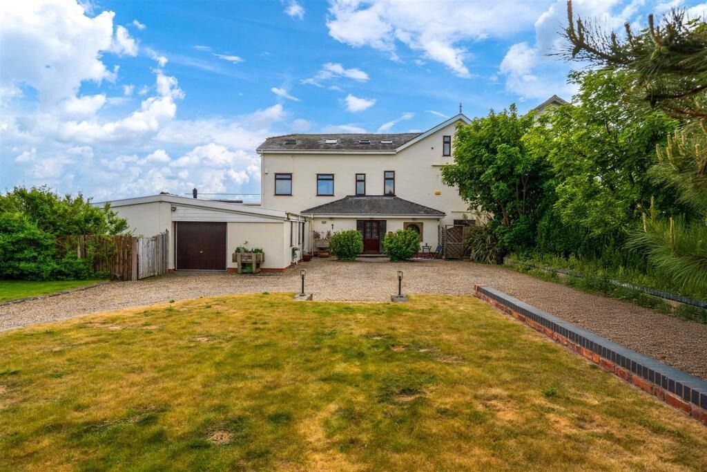 Property photo 2 of 52 4250403