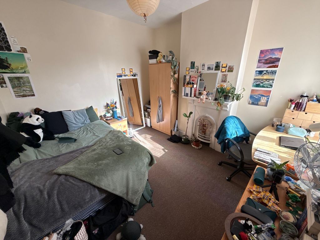 Property photo 3 of 9 3