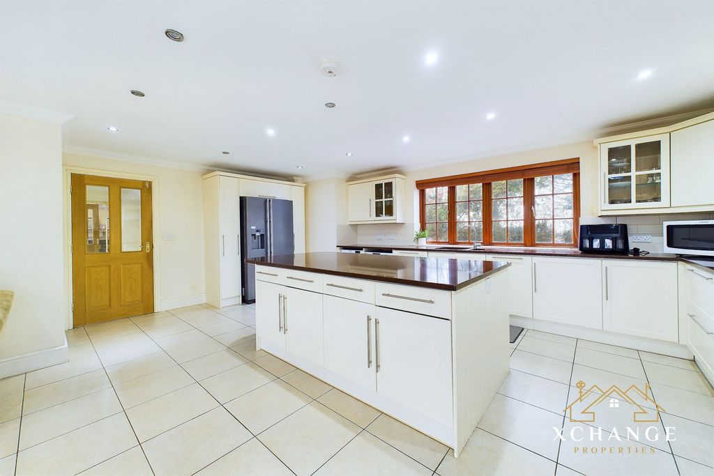 Property photo 2 of 25