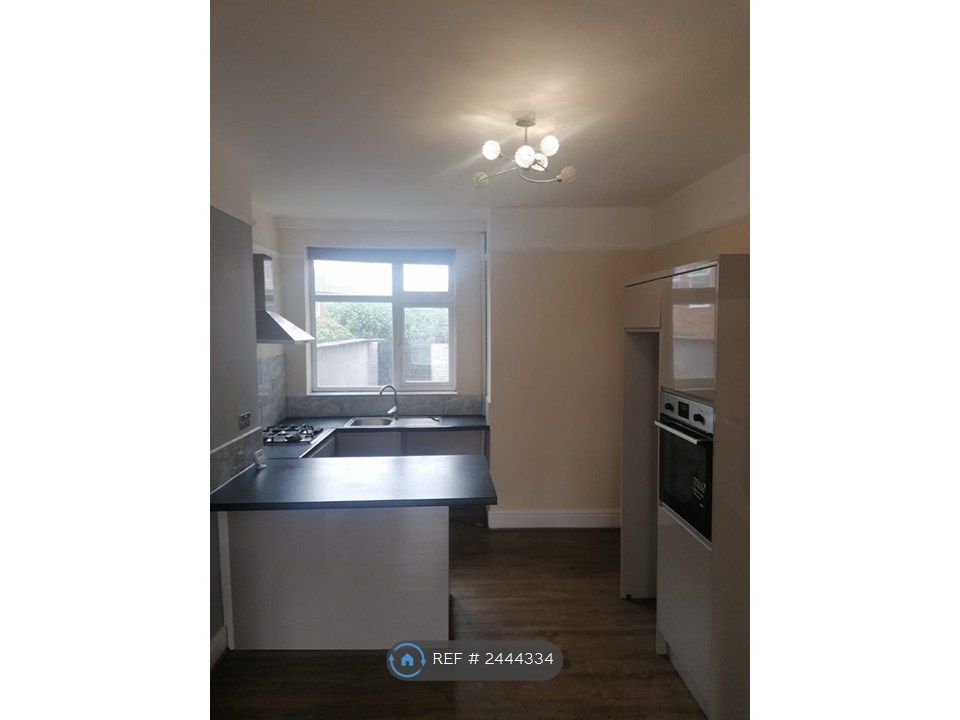 Property photo 1 of 9 Kitchen