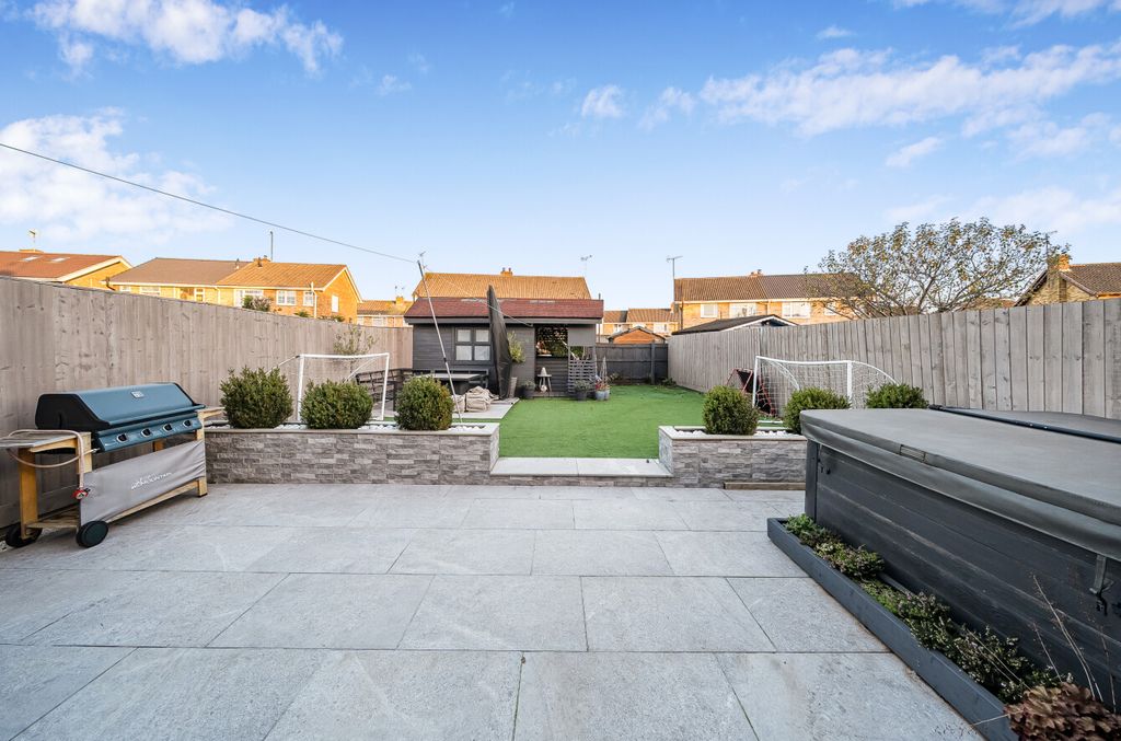 Property photo 3 of 22 13827633691B7Aceaead4