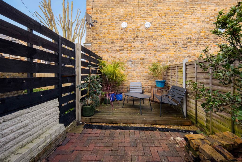 Property photo 2 of 24