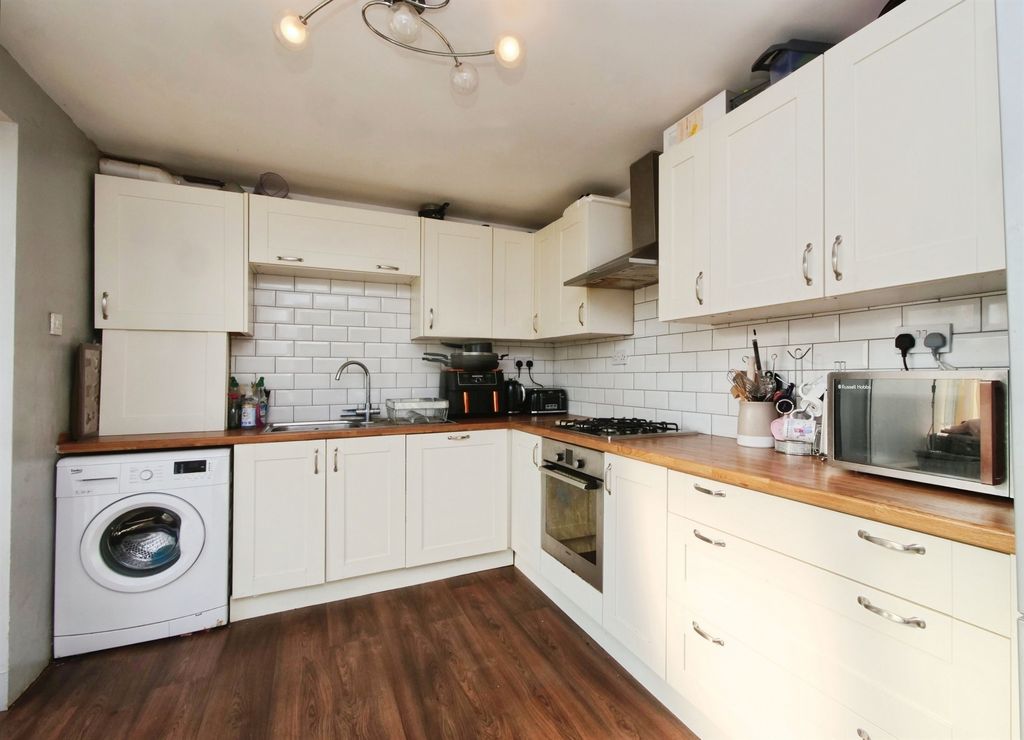 Property photo 3 of 17