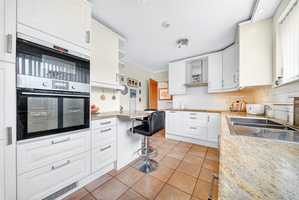 Property photo 3 of 13 Kitchen