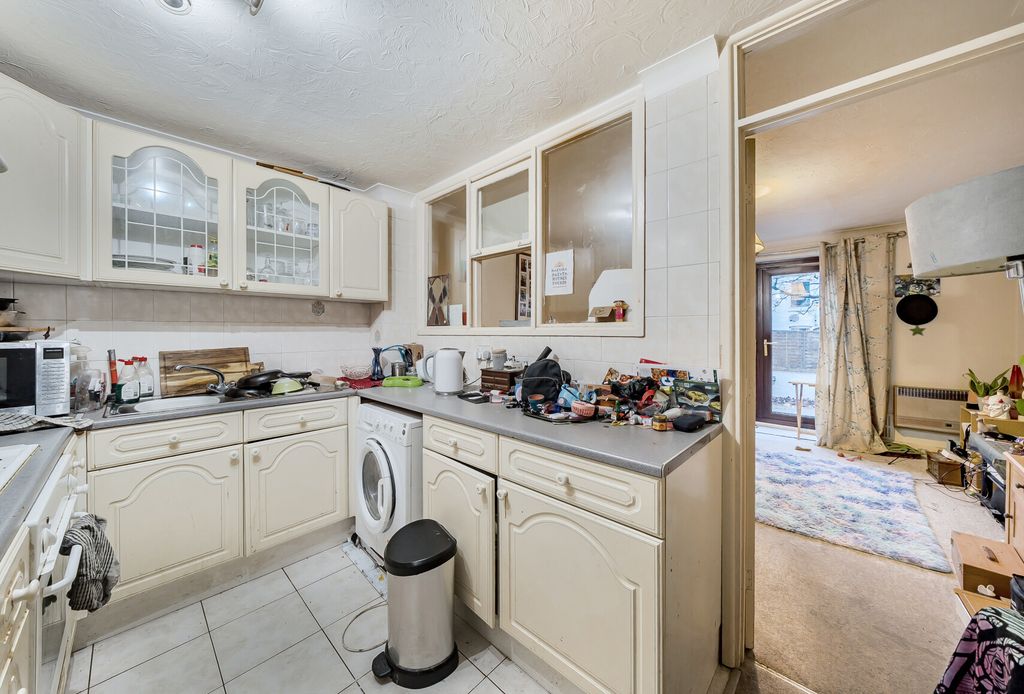 Property photo 2 of 12 1380559-8-6917548...