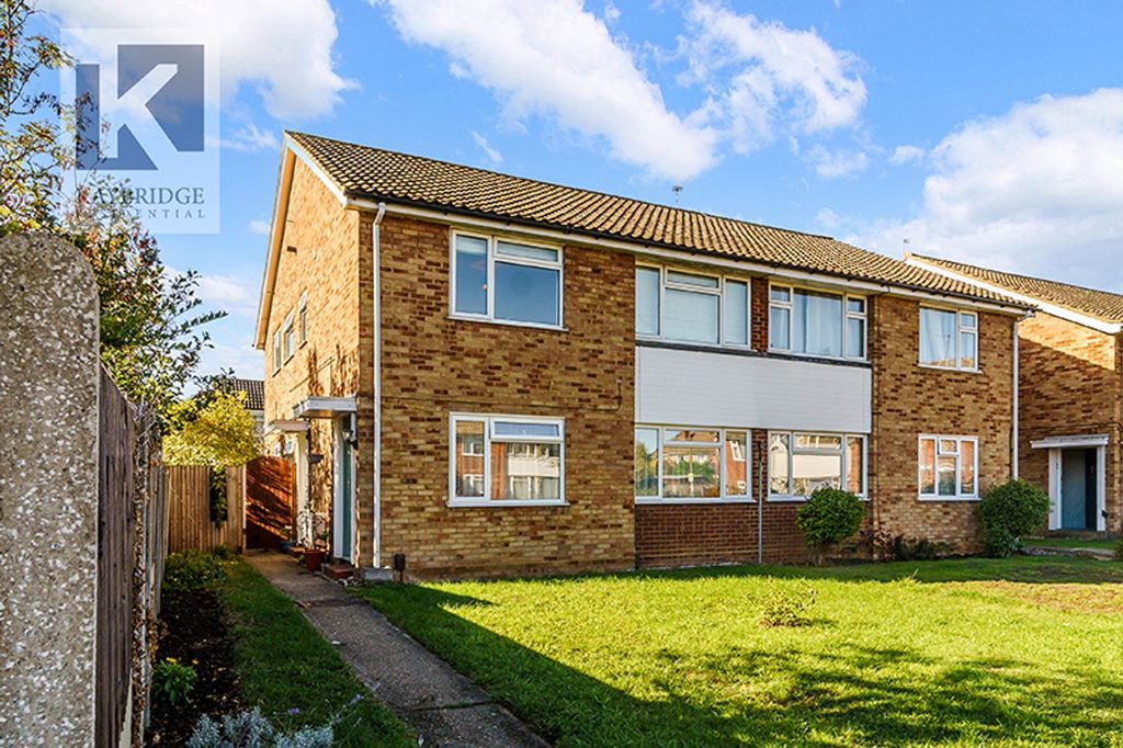 Property photo 1 of 9 Larkspur Way, Epsom - Kt19 9Ls