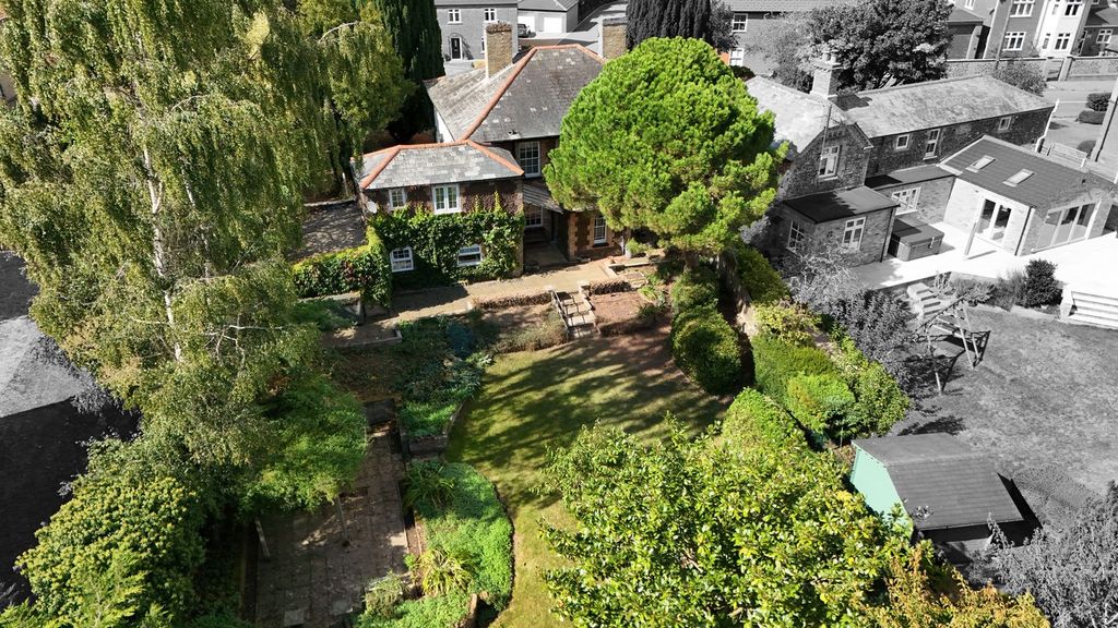 Property photo 2 of 33