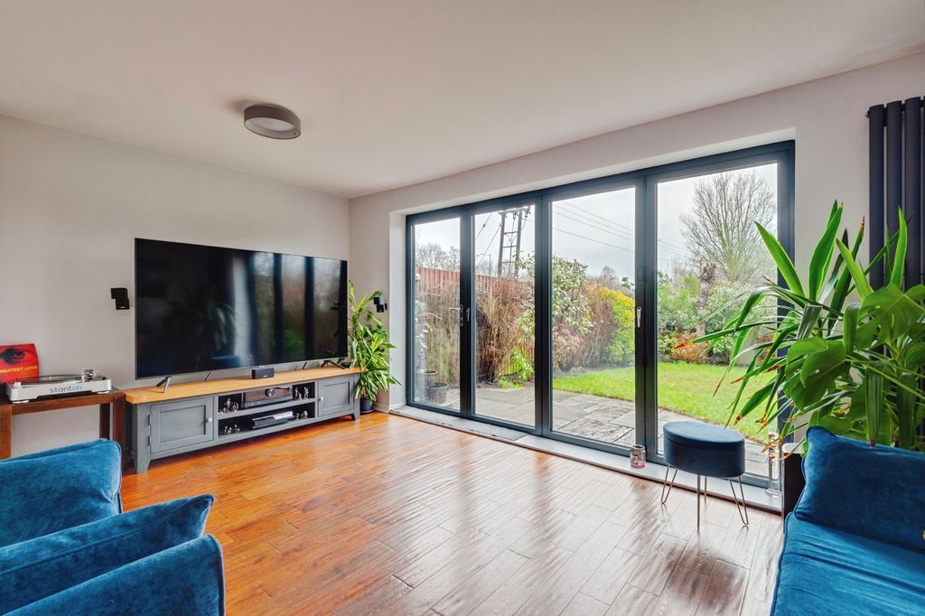 Property photo 3 of 20 Pbox-Img.Jpg