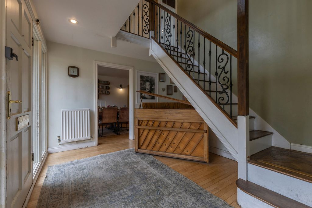 Property photo 2 of 41