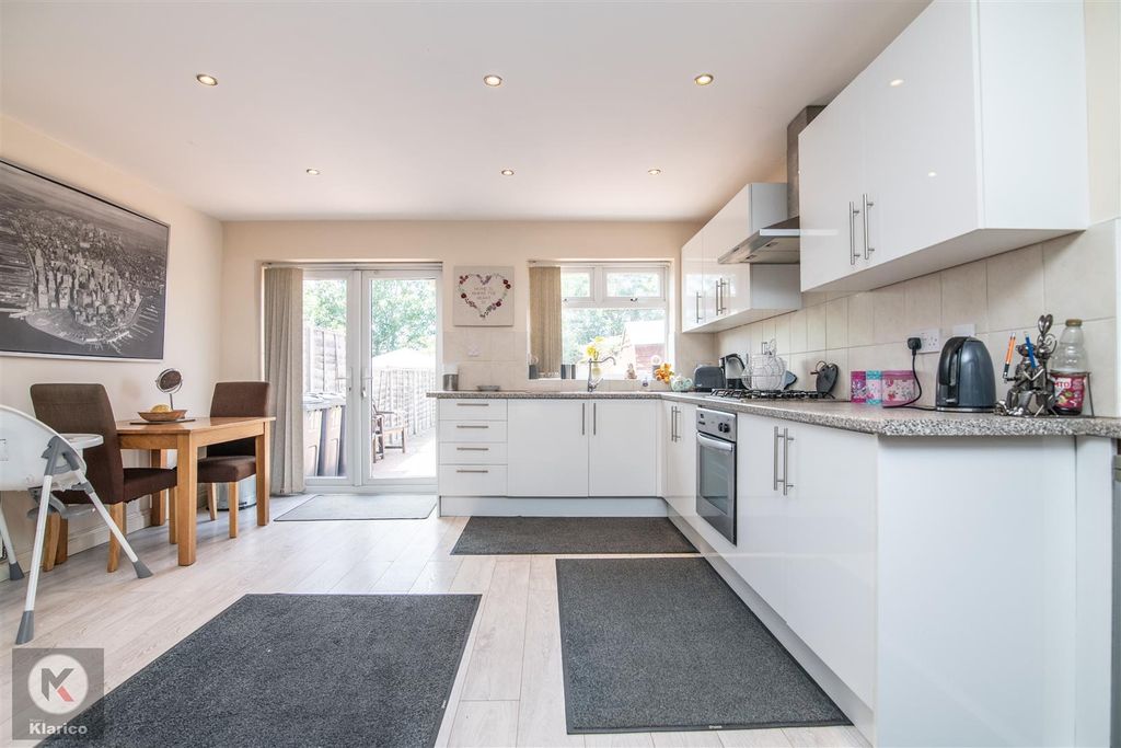 Property photo 3 of 14 Bayfordave-8.Jpg