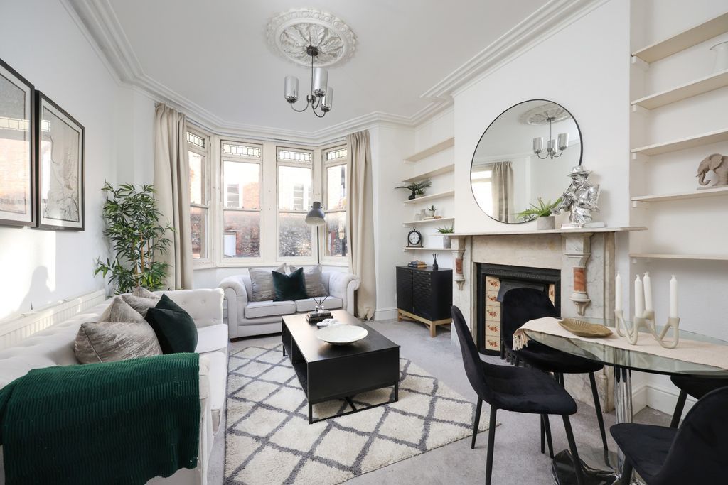 Property photo 1 of 13 Sitting Room