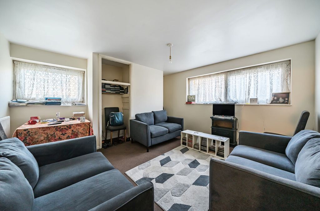 Property photo 2 of 15 1419432-17-699De6...