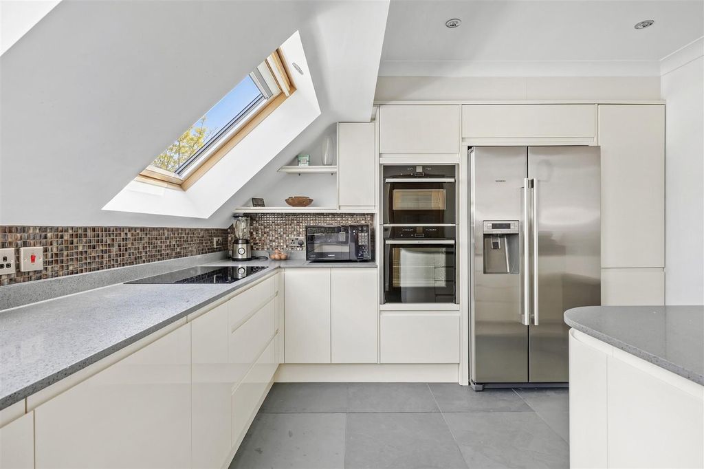 Additional image 10 of 3 bed flat for saleCrows Road, Epping CM16