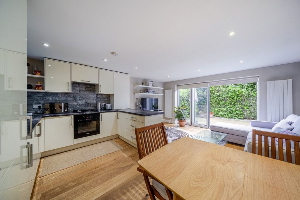 Property photo 2 of 11 Picture No. 08