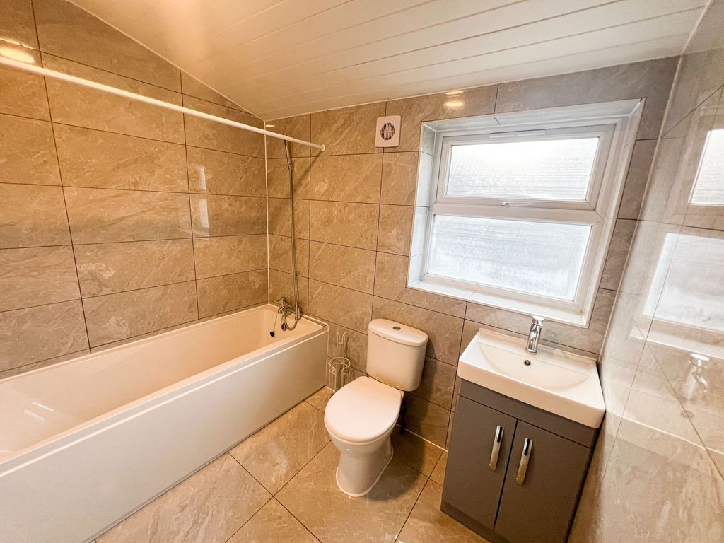 Property photo 3 of 4 Canterbury Rd E10