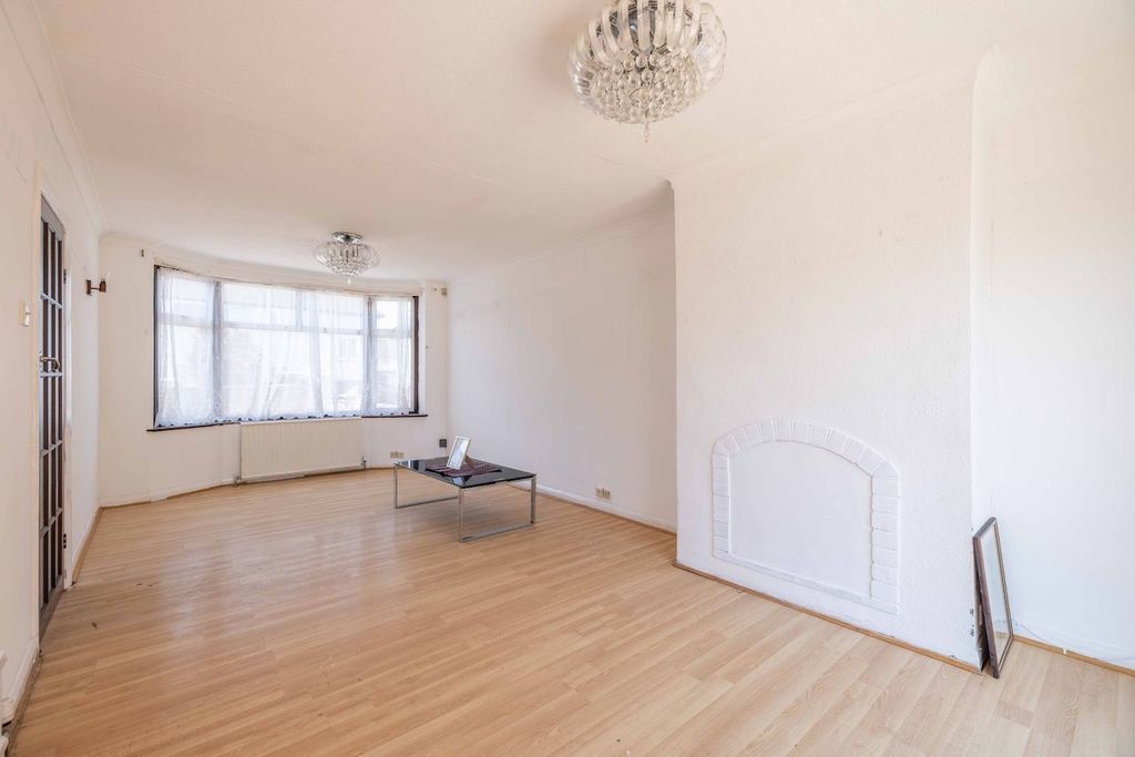 Property photo 2 of 14