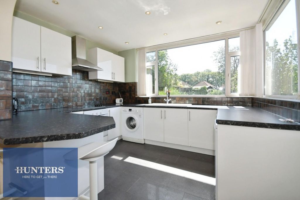Property photo 3 of 16 Kitchen 01.Jpg