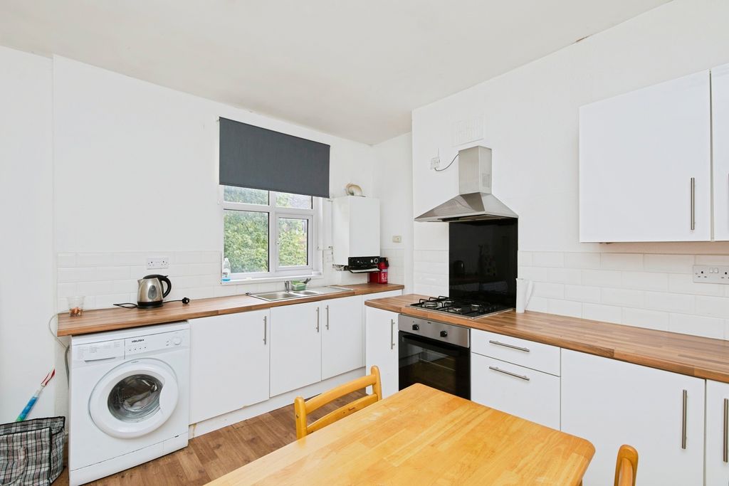 Property photo 2 of 17 F2 Kitchen/Diner
