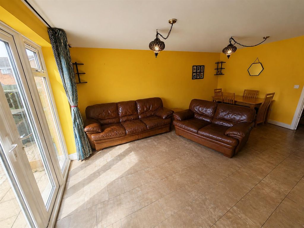 Property photo 2 of 13 Lounge 2.Png