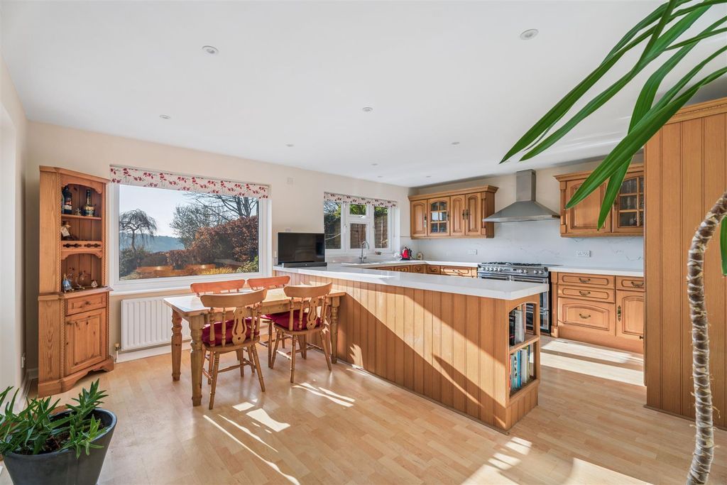 Property photo 2 of 24 Kitchen