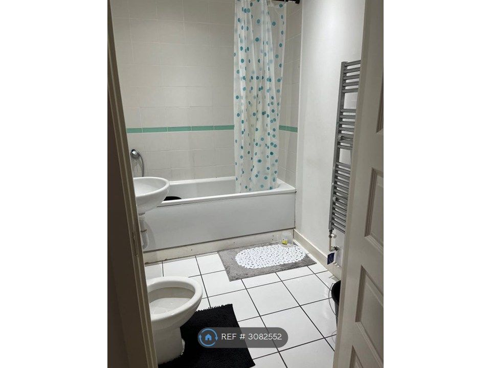 Property photo 3 of 6 Toilet1