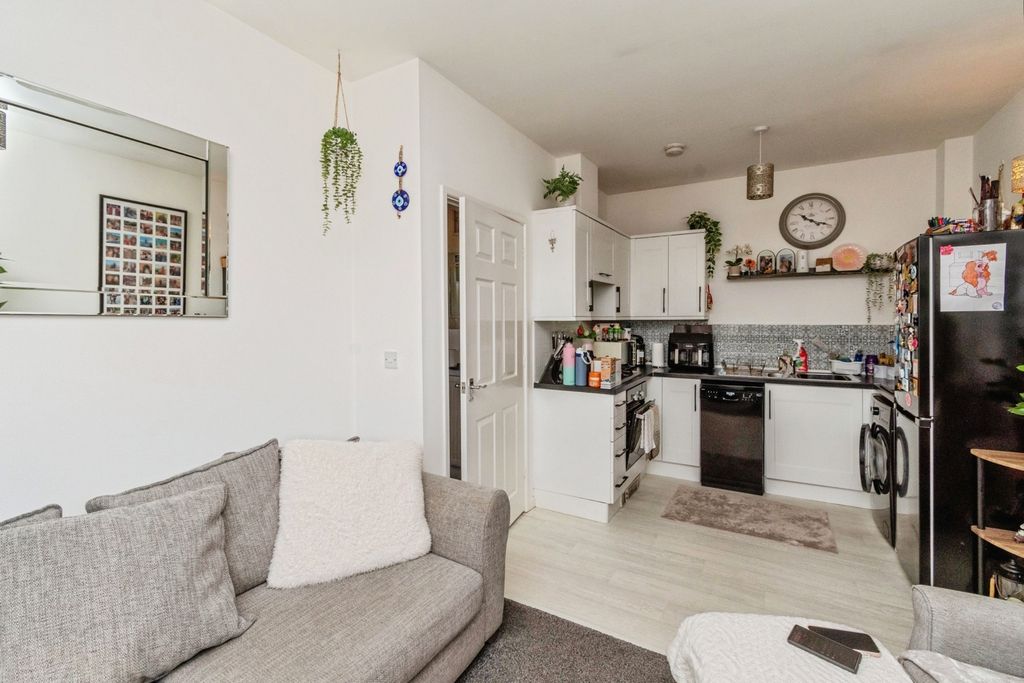 Property photo 3 of 16 Pbox-Img.Jpg