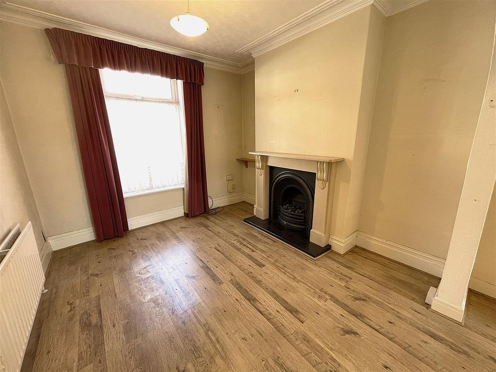 Property photo 3 of 16 Lounge