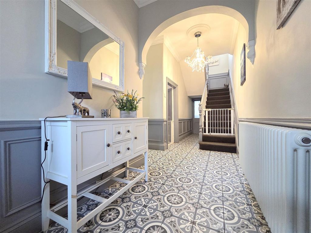 Property photo 3 of 19 Hall