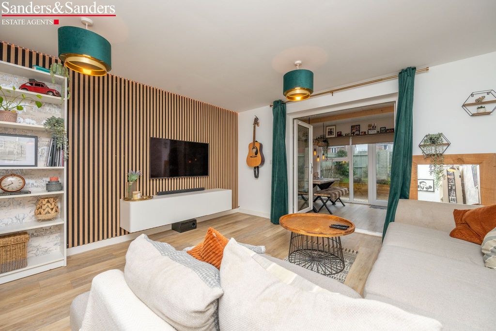 Property photo 2 of 24 Photograph 8