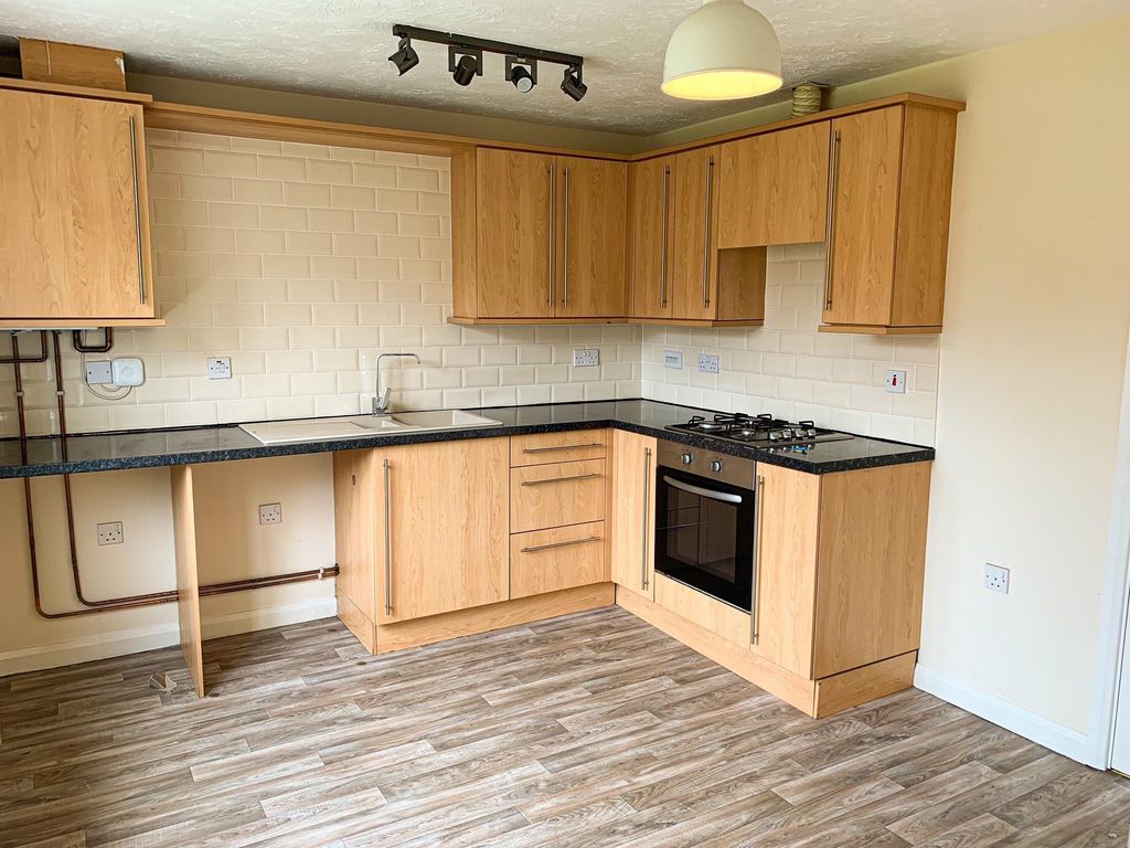 Property photo 2 of 11 Kitchen