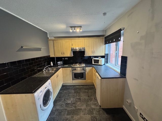 Property photo 3 of 10 Entrance Porch