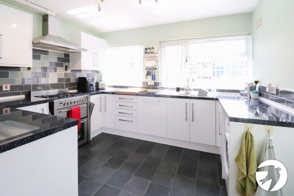 Property photo 3 of 16 Picture No. 10