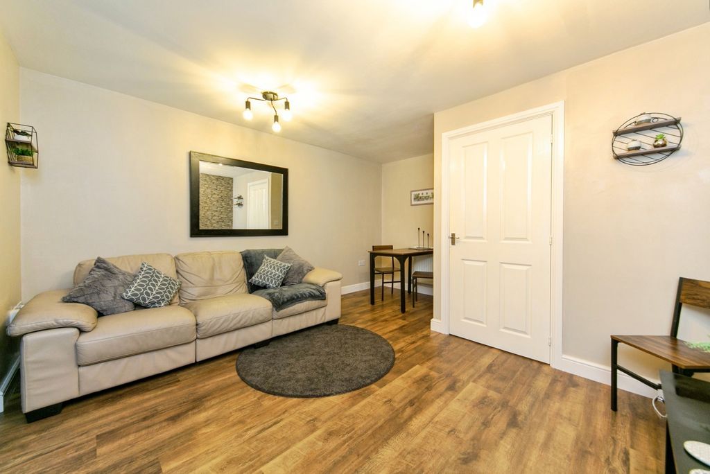 Property photo 2 of 18 Lounge