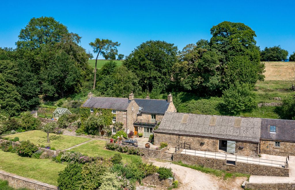 Property photo 2 of 44 Fawside Farm