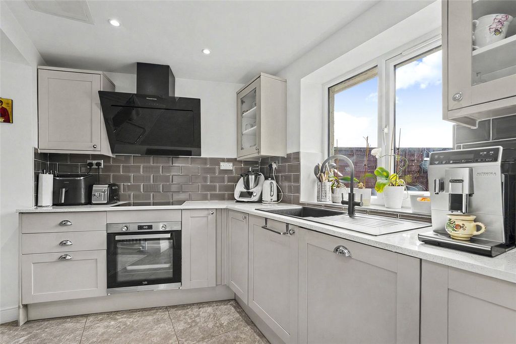Property photo 2 of 18 Picture No. 34
