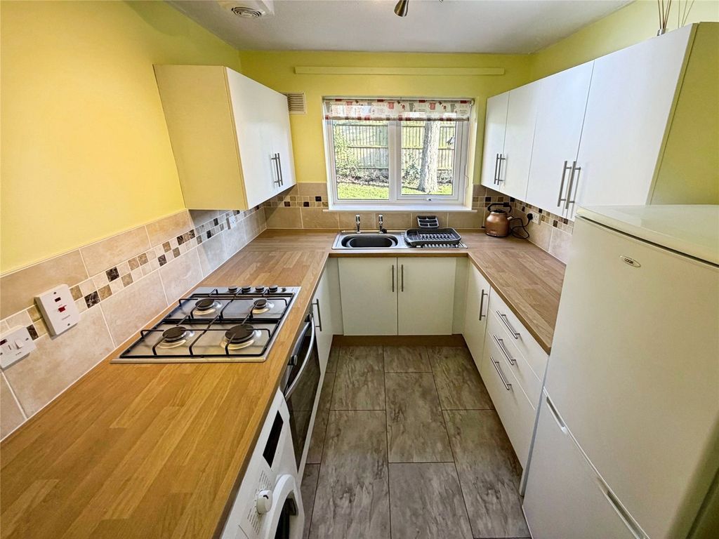 Property photo 2 of 10 Kitchen